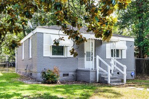A two-story house with a front porch, a small front yard, and a chain-link fence. - Quiet Cul-De-Sac Near Fort Benning, Columbus (Columbus)