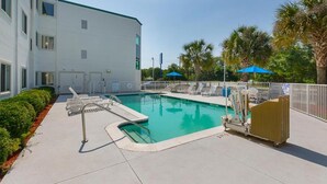 Pool - 2 Full Beds | Premium, Micfridge (Columbia SC)