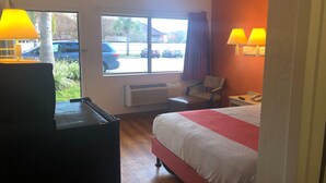 Room - Bright 1 Full Bed|Pool|Free Wifi (Jacksonville)