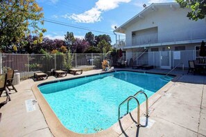 A rectangular swimming pool with a metal ladder, surrounded by a white fence. - 1 Queen Bed | Prescott (Prescott)