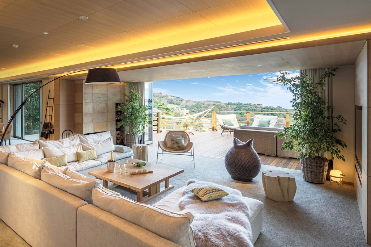Luxury Villa, Ocean View | Interior detail