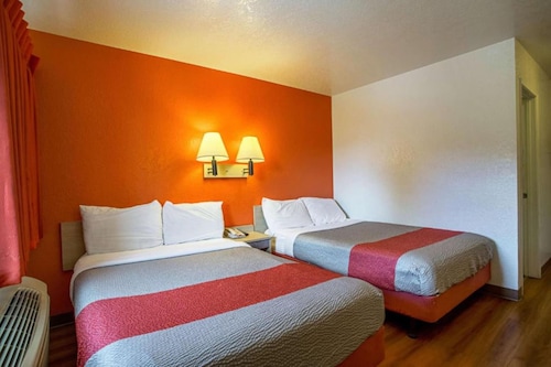 2 Full Beds | Prescott