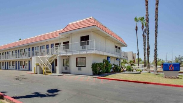 Exterior - 1 Full Bed | ADA/RI Shower/Mini Fridge (Tempe)
