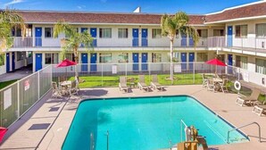 Pool - 1 Full Bed|ADA/RI Shower/Mini Fridge (Phoenix)