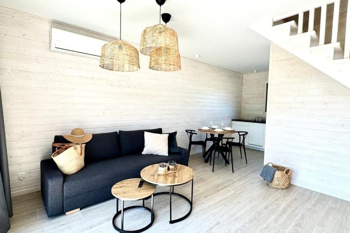 House, 2 Bedrooms, Pets Allowed, Courtyard View | Living area