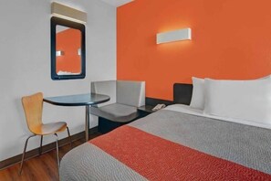 A hotel room with a bed, a desk, and a chair. - 1 Full Bed | ADA/Tub (Cutler Bay)