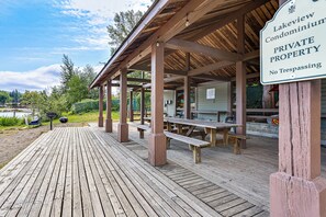 A wooden deck with picnic tables and a covered seating area. - 1 Block to Private Key Entry Beach (Bellingham)