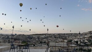 Deluxe Double Room, Balcony, City View | Outdoor dining - Leyla Cave House (Göreme)