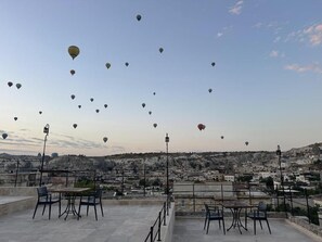 Deluxe Double Room, Balcony, City View | Outdoor dining - Leyla Cave House (Göreme)
