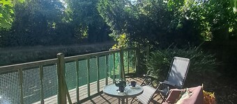 1700s Waterfront Cottage Hideaway
