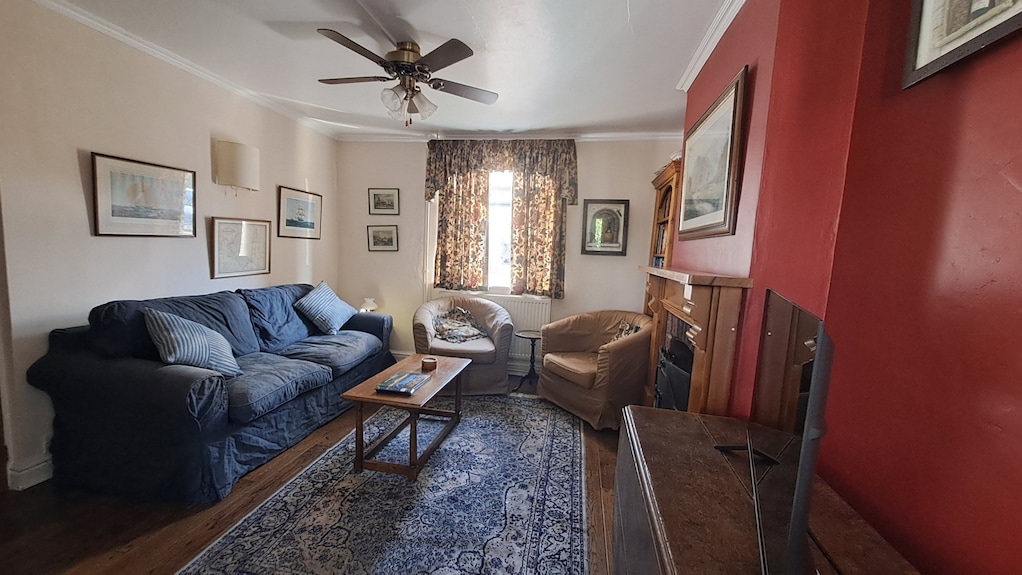 1700s Waterfront Cottage Hideaway - Loughborough