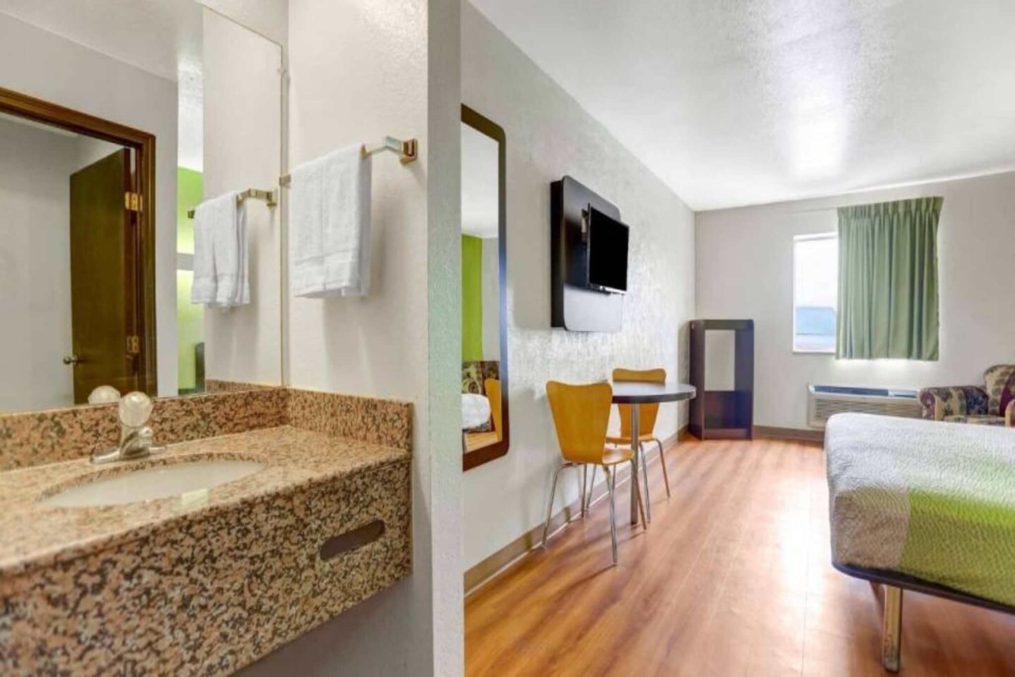 1 King Bed | Non-smoking, Micfridge - トランス, NM
