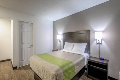 1 Queen Bed|Deluxe,Kitchen,Smk
