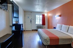 Room - Spacious 1 King Bed | Smoking (MOUNT PLEASANT)