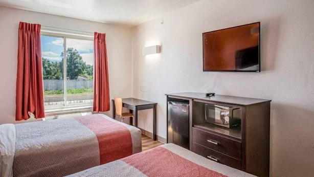Room - 2 Full Beds | Non-Smoking, Micfridge (Peoria IL)
