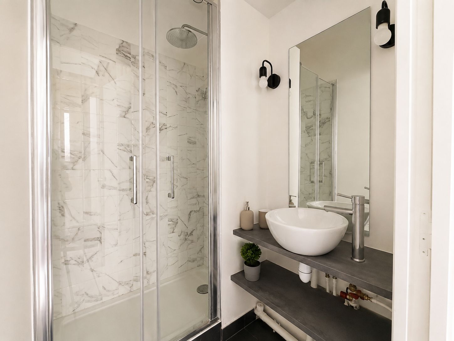 Studio | Bathroom