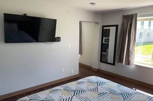 1 Queen Bed| Nsmk Kitchen, Sofa-Bed