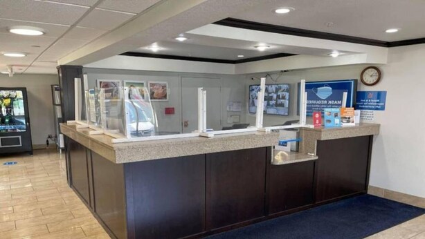 Lobby - 1 Queen Bed | Non-Smoking, Sofa-Bed (Peoria IL)