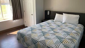 Room - 2 Queen Beds | Nsmk, Kitchen, Sofa-Bed (Peoria IL)