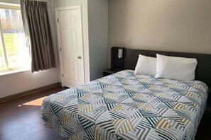 Room - 2 Queen Beds | Nsmk, Kitchen, Sofa-Bed (Peoria IL)