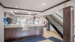 Lobby - 2 Queen Beds | Nsmk, Kitchen, Sofa-Bed (Peoria IL)