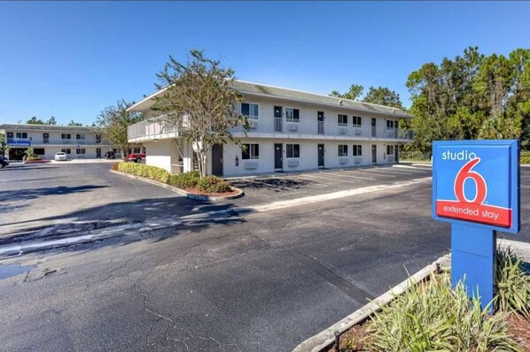 Exterior - 1 Queen Bed|Micfridge,Smoking (Kissimmee)