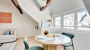 Dining - Superior Studio (Paris)