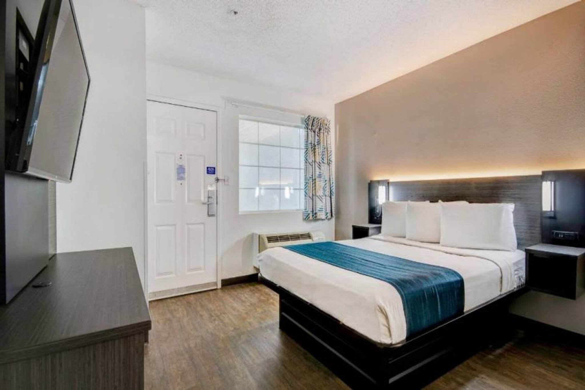 2 Full Beds | Non-smoking - Biloxi, MS