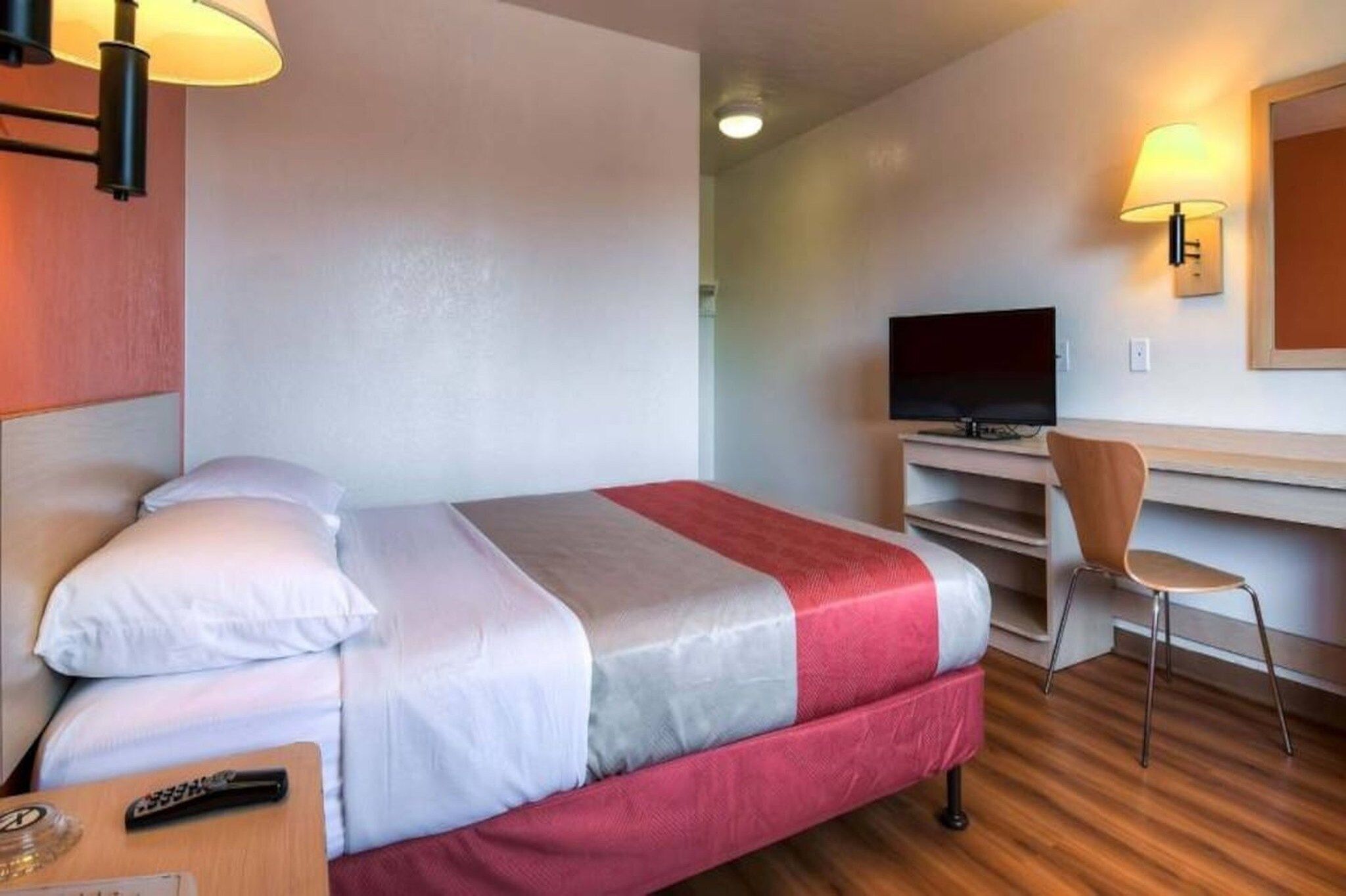 1 Full Bed|ada/ri Shower - Stanton, CA