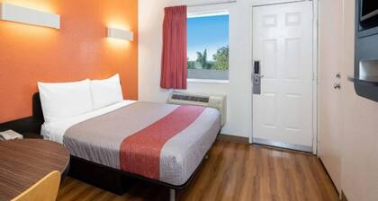 1 Queen Bed | Mini Fridge