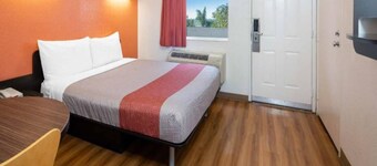 1 cama tamaño queen | Mini refrigerador