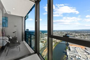 A balcony with a view of a cityscape and a river. - Chic 1BR with Prime Broadbeach Location (Broadbeach)