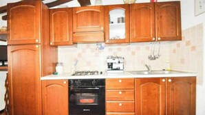 Private kitchen - Rosi's Terrazzino – Relaxation and an Authentic Atmosphere in the Village (Castiglione della Pescaia)