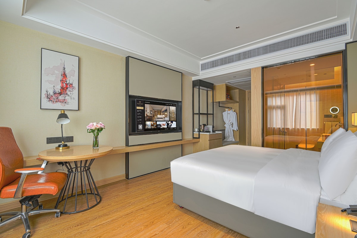 Luxury Double Room | Minibar, WiFi (free), bed sheets