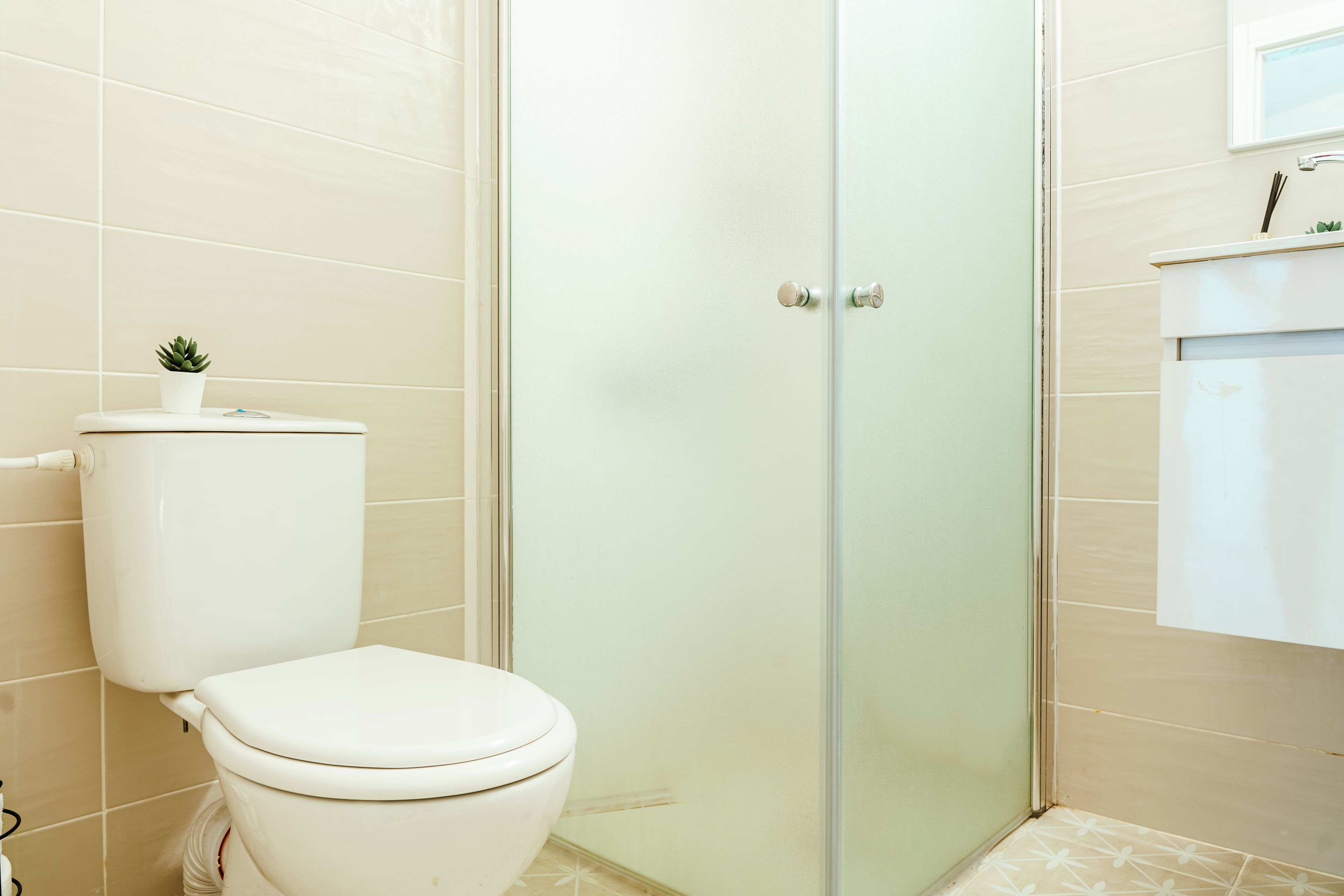 Classic Double Room | Bathroom | Hair dryer (on request), towels, soap, shampoo