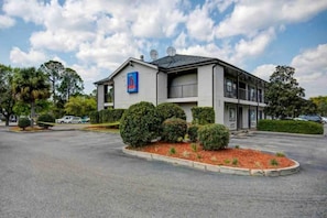 A two-story building with a flat roof and satellite dishes on the roof. - 2 Full Beds | Smoking (Ocean Springs)