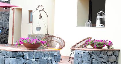 MONUCU DI SUPRA Vacation Home on Mount Etna in Fornazzo: Forests and Relaxation Near Taormina