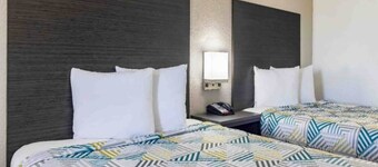 2 Queen Beds | Non-Smoking, Kitchen