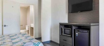 1 King Bed | Mobility Accessible Tub, Nsmk