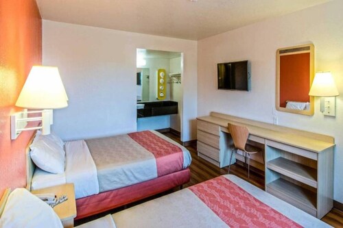 2 Queen Beds | Premium, Micfridge