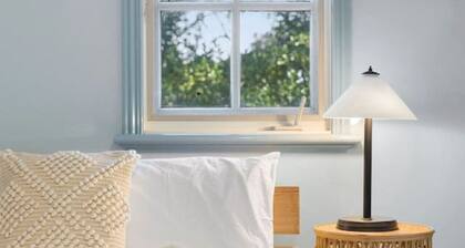 Beachfront Cottage - Coton Cottage - Sleeps 6!