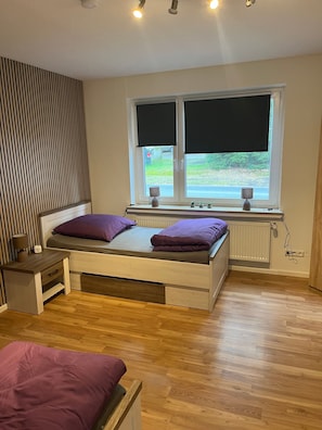 Room - Apartment Zum Waldblick 2 with shared garden and Wi-Fi (Wulsbüttel )