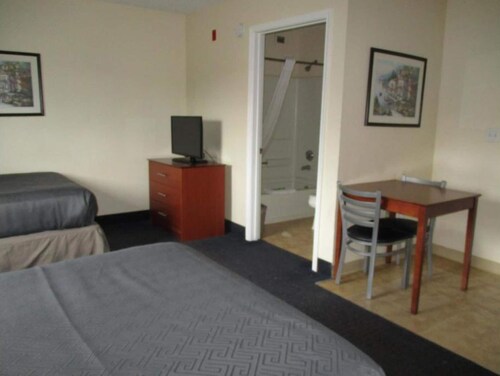 2 Full Beds|Non-Smoking,Kitchen
