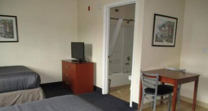 2 Full Beds|Non-Smoking,Kitchen