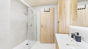 Bathroom - New Suite 3-bedroom Apartment With Sea View (Umag)