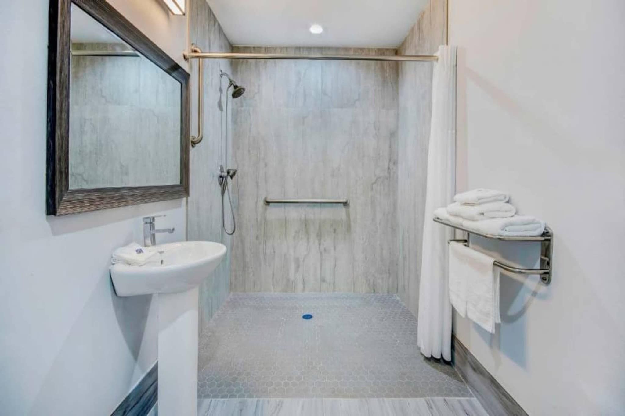 Shower, towels