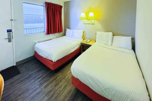 2 Full Beds | Non-Smoking, Kitchen