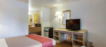 1 Queen Bed | Non-Smoking