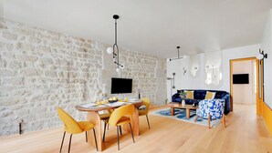 Dining - One-Bedroom Superior Apartment - No Elevator (Paris)