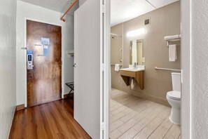 A hallway with a wooden door and a white wall. - 2 Queen Beds | Non-Smoking, Micfridge (Decatur GA)